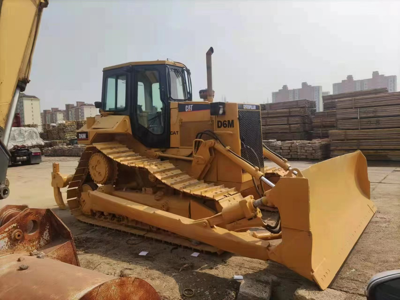 CAT D6M - Bulldozer: das Bild 1 CAT D6M - Bulldozer: das Bild 1