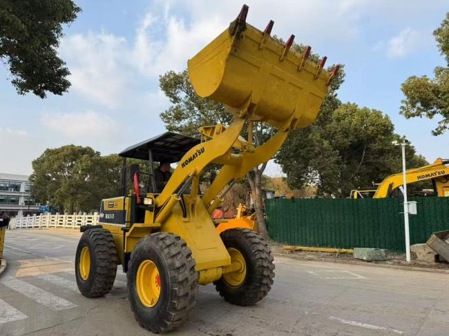 Komatsu WA100 - Radlader: das Bild 2 Komatsu WA100 - Radlader: das Bild 2