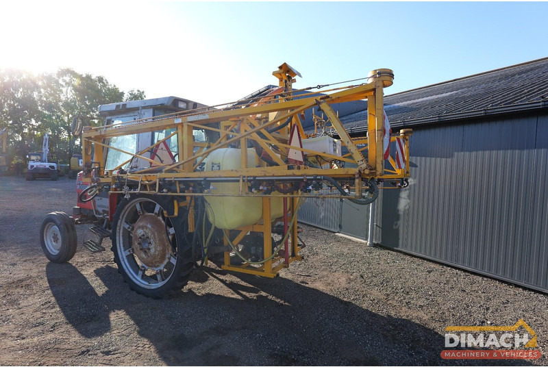 Massey Ferguson 3050 NL tractor 2wd met Dubex 21 meter spuit - Traktor: das Bild 2 Massey Ferguson 3050 NL tractor 2wd met Dubex 21 meter spuit - Traktor: das Bild 2