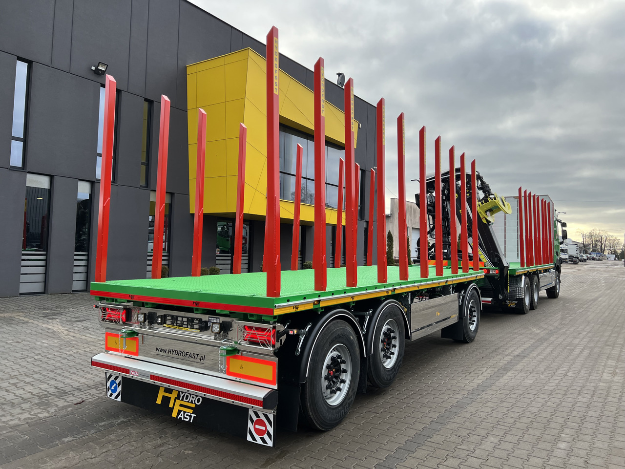 Hydrofast Przyczepa platforma 3 osiowa do przewozu drewna / 3-axle platform trailer for timber transport - Pritschenanhänger/ Plattformanhänger: das Bild 2 Hydrofast Przyczepa platforma 3 osiowa do przewozu drewna / 3-axle platform trailer for timber transport - Pritschenanhänger/ Plattformanhänger: das Bild 2