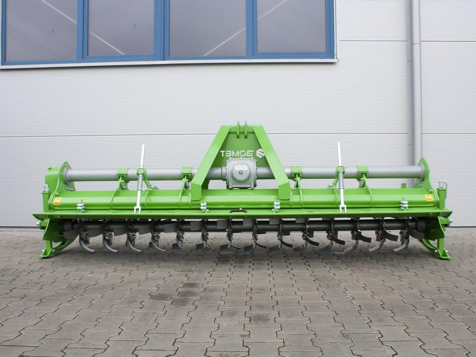 Bomet Bodenfräsen / Rotary tiller / Rotavator / Vangatrice / Desgarrador / Роторный культиватор / Glebogryzarka 3 m - Bodenfräse: das Bild 2 Bomet Bodenfräsen / Rotary tiller / Rotavator / Vangatrice / Desgarrador / Роторный культиватор / Glebogryzarka 3 m - Bodenfräse: das Bild 2