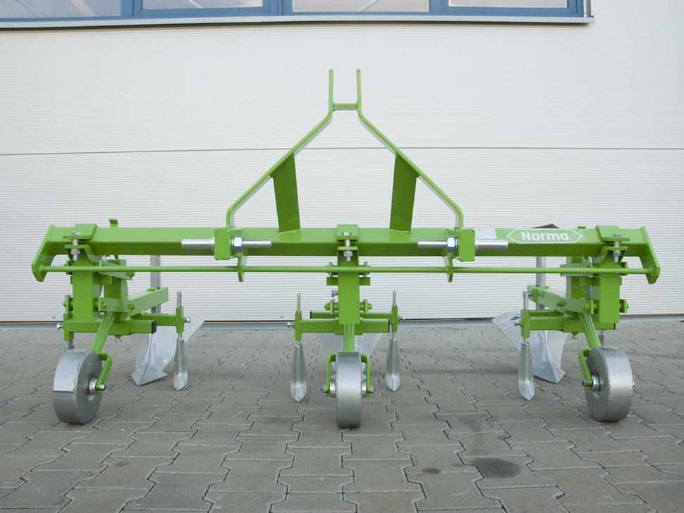 Bomet Jäthacke-Häufler / Hoe ridger / Butteuse / Rincalzatore assolcatore / Полольник-окучник / Obsypnik - Technik für Bodenbearbeitung: das Bild 2 Bomet Jäthacke-Häufler / Hoe ridger / Butteuse / Rincalzatore assolcatore / Полольник-окучник / Obsypnik - Technik für Bodenbearbeitung: das Bild 2