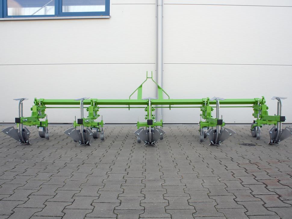 Technik für Bodenbearbeitung neu kaufen Bomet Jäthacke-Häufler / Hoe ridger / Butteuse / Rincalzatore assolcatore / Полольник-окучник / Obsypnik: das Bild 6
