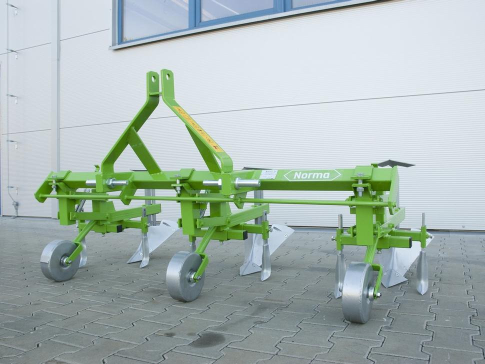 Bomet Jäthacke-Häufler / Hoe ridger / Butteuse / Rincalzatore assolcatore / Полольник-окучник / Obsypnik - Technik für Bodenbearbeitung: das Bild 1 Bomet Jäthacke-Häufler / Hoe ridger / Butteuse / Rincalzatore assolcatore / Полольник-окучник / Obsypnik - Technik für Bodenbearbeitung: das Bild 1