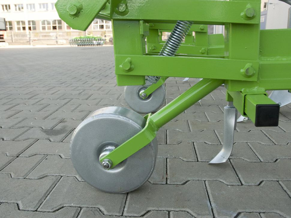 Technik für Bodenbearbeitung neu kaufen Bomet Jäthacke-Häufler / Hoe ridger / Butteuse / Rincalzatore assolcatore / Полольник-окучник / Obsypnik: das Bild 13