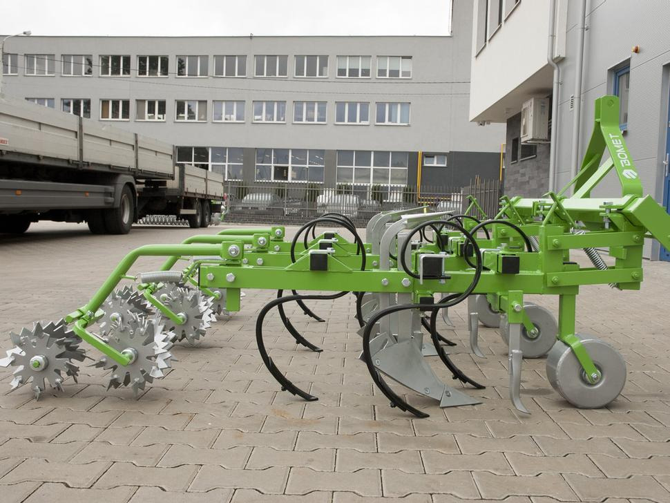 Bomet Jäthacke / Hoe ridger / Butteuse / Rincalzatore assolcatore / Полольник-окучник / Obsypnik - Technik für Bodenbearbeitung: das Bild 3 Bomet Jäthacke / Hoe ridger / Butteuse / Rincalzatore assolcatore / Полольник-окучник / Obsypnik - Technik für Bodenbearbeitung: das Bild 3