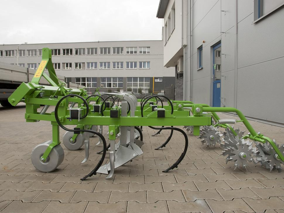 Bomet Jäthacke / Hoe ridger / Butteuse / Rincalzatore assolcatore / Полольник-окучник / Obsypnik - Technik für Bodenbearbeitung: das Bild 4 Bomet Jäthacke / Hoe ridger / Butteuse / Rincalzatore assolcatore / Полольник-окучник / Obsypnik - Technik für Bodenbearbeitung: das Bild 4