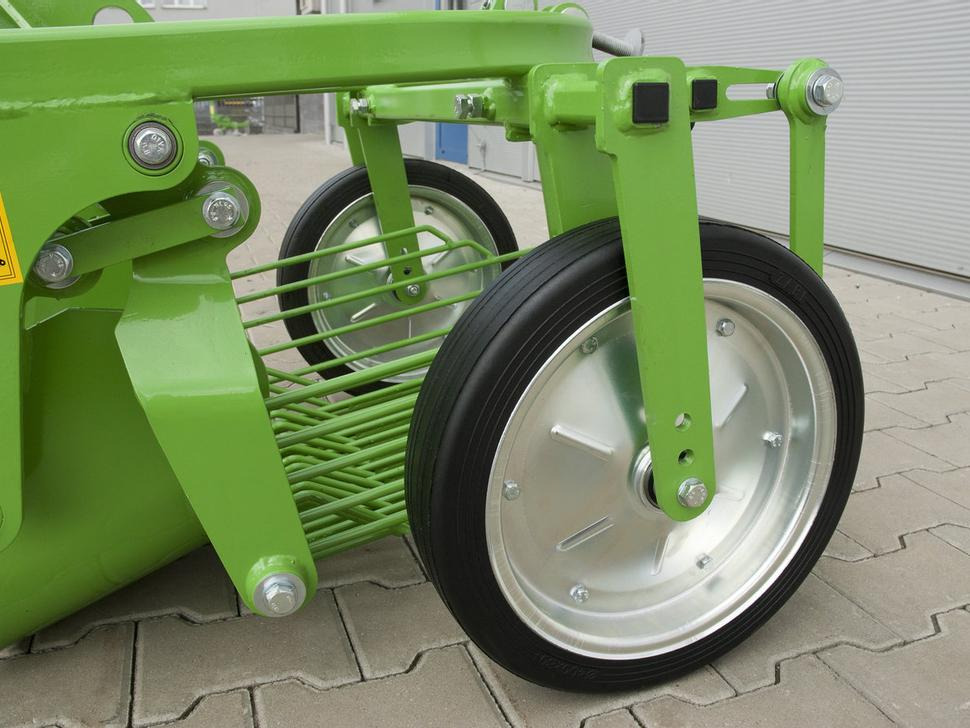 Kartoffelroder neu kaufen Bomet Schwingsiebroder / Potato digger / Arracheuse de pomme de terre / Scavapatate / Однорядная картофельная копалка / Kopaczka do ziemniaków Ursa Z655/1: das Bild 9 Kartoffelroder neu kaufen Bomet Schwingsiebroder / Potato digger / Arracheuse de pomme de terre / Scavapatate / Однорядная картофельная копалка / Kopaczka do ziemniaków Ursa Z655/1: das Bild 9