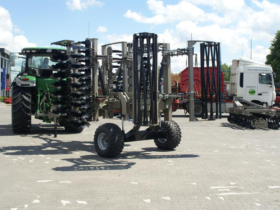 ROLEX Hydraulische Scheibenegge / Hydraulic discs harrow / Dechaumeur à disques / Erpice a dischi / Гидравлическая дисковая борона / Brona talerzowa hydraulicznie składana ciężka 4 m - Scheibenegge: das Bild 4 ROLEX Hydraulische Scheibenegge / Hydraulic discs harrow / Dechaumeur à disques / Erpice a dischi / Гидравлическая дисковая борона / Brona talerzowa hydraulicznie składana ciężka 4 m - Scheibenegge: das Bild 4