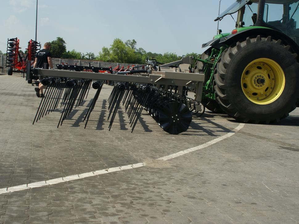 ROLEX Mulchegge / Mulch harrow / Herse de déchaumage / Erpice pacciamante / Борона для мульчирования / Brona mulczowa 7,5 m - Wiesenstriegel: das Bild 2 ROLEX Mulchegge / Mulch harrow / Herse de déchaumage / Erpice pacciamante / Борона для мульчирования / Brona mulczowa 7,5 m - Wiesenstriegel: das Bild 2