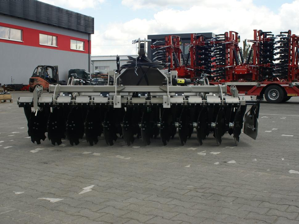 ROLEX Scheibenegge / Disc harrow with hydropack and tire roller / Dechaumeur à disques / Erpice a dischi / Дисковая борона с гидропаком и колёсным катком / Agregat talerzowy uprawowy z hydropackiem i - Scheibenegge: das Bild 2 ROLEX Scheibenegge / Disc harrow with hydropack and tire roller / Dechaumeur à disques / Erpice a dischi / Дисковая борона с гидропаком и колёсным катком / Agregat talerzowy uprawowy z hydropackiem i - Scheibenegge: das Bild 2