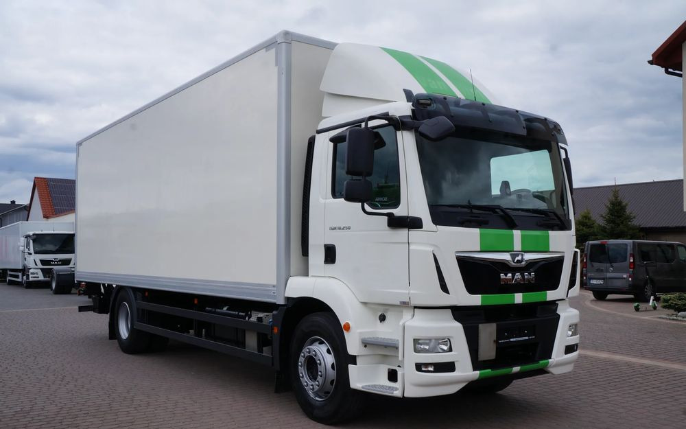 MAN TGM 18.250 / 18.290 EURO 6 KONTENER 19 PALET ŁAD. 9800 KG WINDA - Koffer LKW: das Bild 1 MAN TGM 18.250 / 18.290 EURO 6 KONTENER 19 PALET ŁAD. 9800 KG WINDA - Koffer LKW: das Bild 1