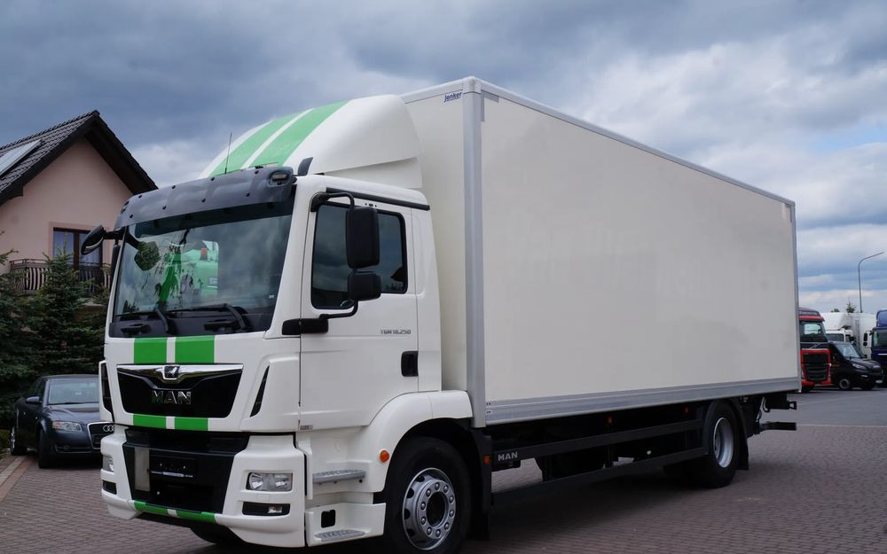 MAN TGM 18.250 / 18.290 EURO 6 KONTENER 19 PALET ŁAD. 9800 KG WINDA - Koffer LKW: das Bild 3 MAN TGM 18.250 / 18.290 EURO 6 KONTENER 19 PALET ŁAD. 9800 KG WINDA - Koffer LKW: das Bild 3