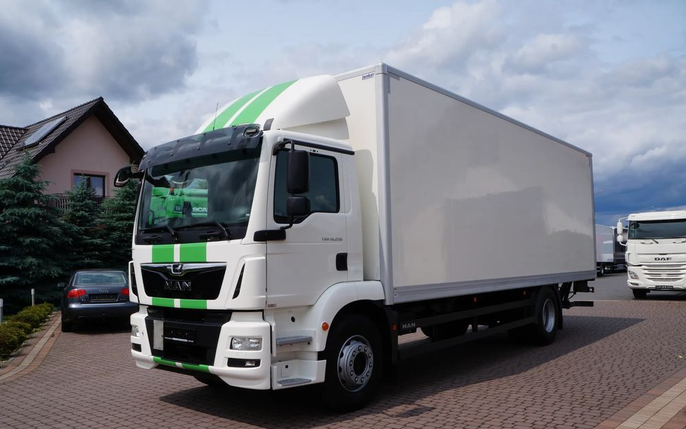 MAN TGM 18.250 / 18.290 EURO 6 KONTENER 19 PALET ŁAD. 9800 KG WINDA - Koffer LKW: das Bild 1 MAN TGM 18.250 / 18.290 EURO 6 KONTENER 19 PALET ŁAD. 9800 KG WINDA - Koffer LKW: das Bild 1