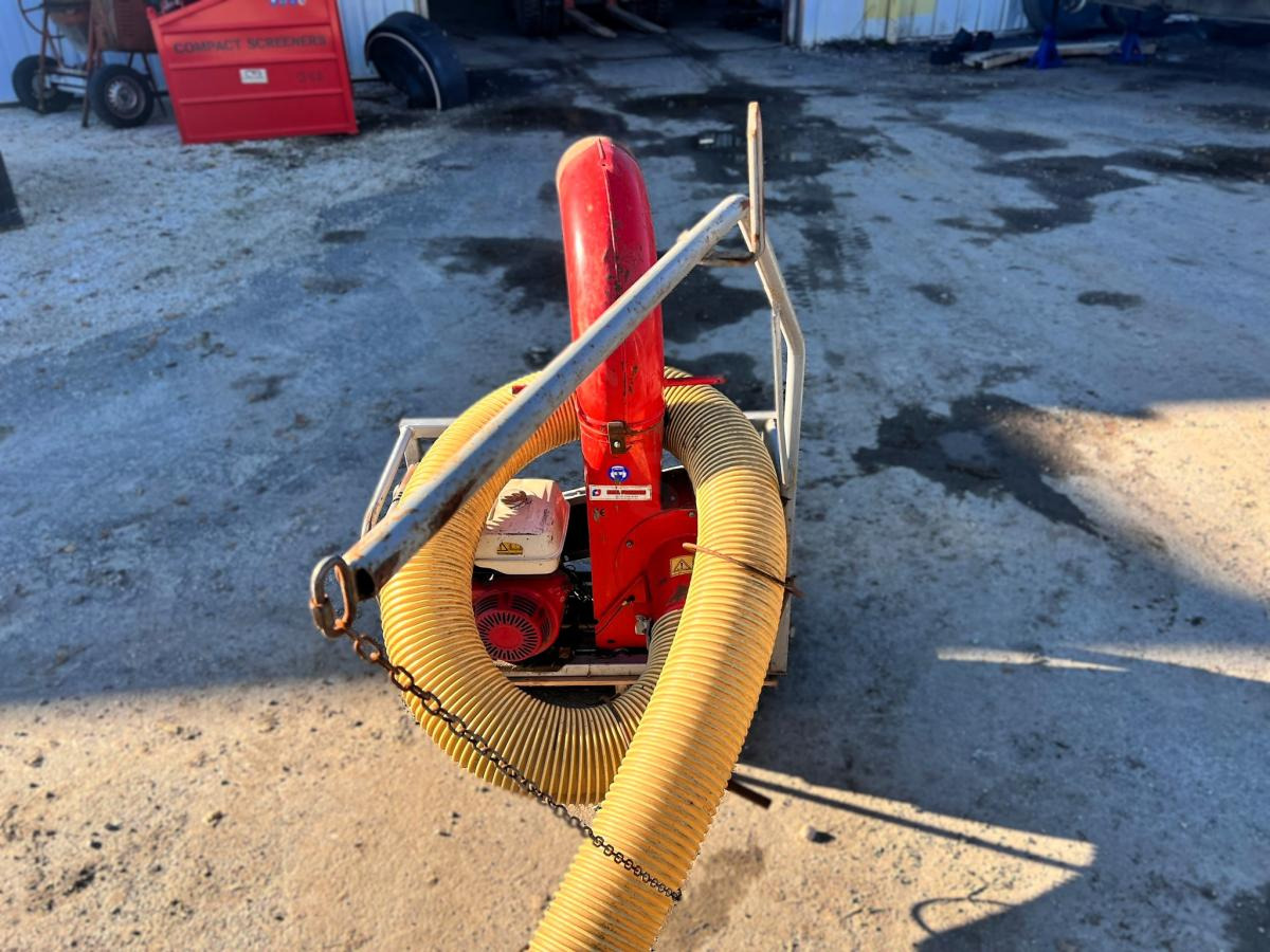 ASPIRATEUR A FEUILLE MOTORISÉ SUR BERCE (NET TVA) - Industriestaubsauger: das Bild 2 ASPIRATEUR A FEUILLE MOTORISÉ SUR BERCE (NET TVA) - Industriestaubsauger: das Bild 2