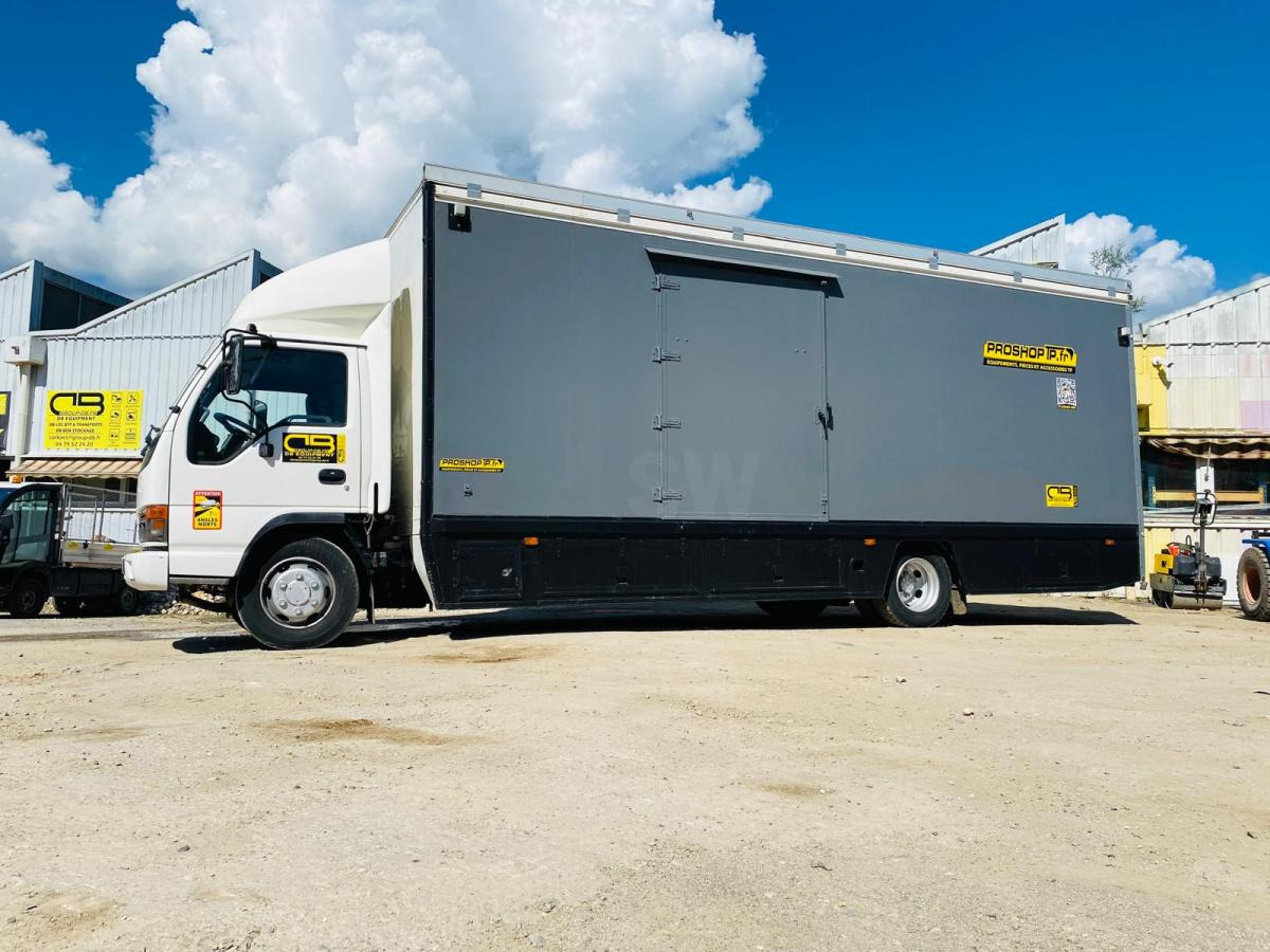 ISUZU Camion SÉRIE N AVEC 2 STRUCTURES CHAPITEAUX - Koffer LKW: das Bild 2 ISUZU Camion SÉRIE N AVEC 2 STRUCTURES CHAPITEAUX - Koffer LKW: das Bild 2