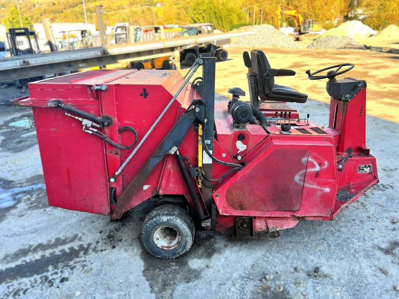 YNO 135-3 VEH Balayeuse diesel - Kehrmaschine: das Bild 3 YNO 135-3 VEH Balayeuse diesel - Kehrmaschine: das Bild 3