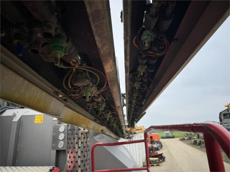 Anbauspritze Horsch Leeb PT270 36m 8000L: das Bild 13