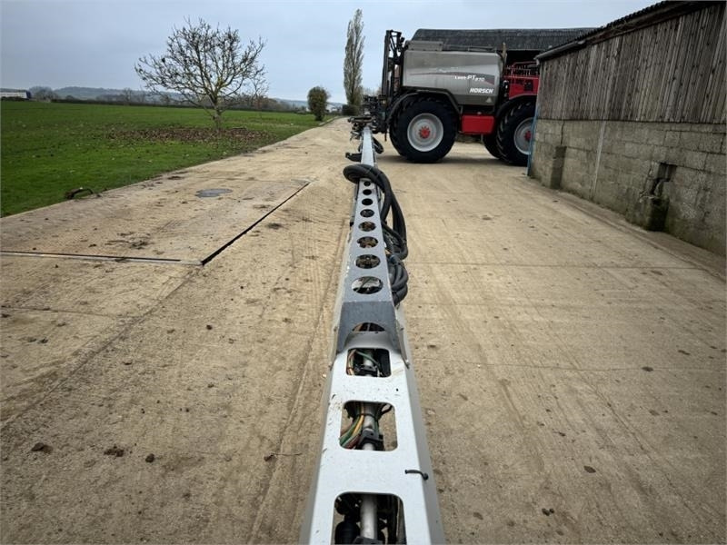 Anbauspritze Horsch Leeb PT270 36m 8000L: das Bild 24