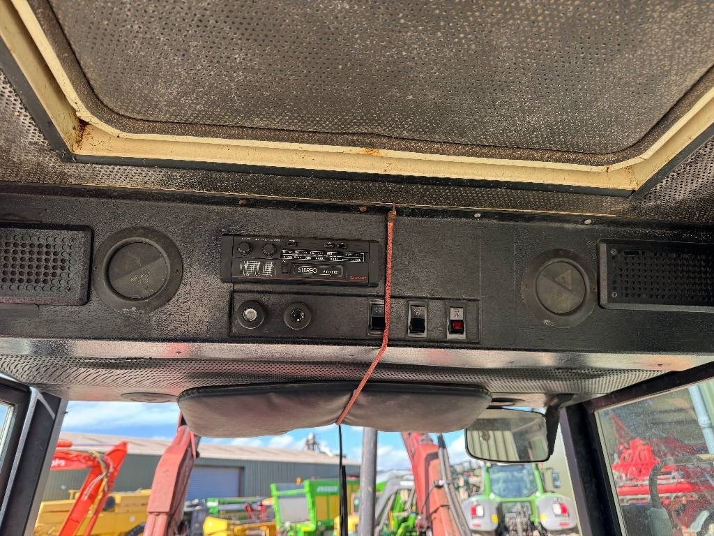 Traktor International 584 c/w International Loader: das Bild 17