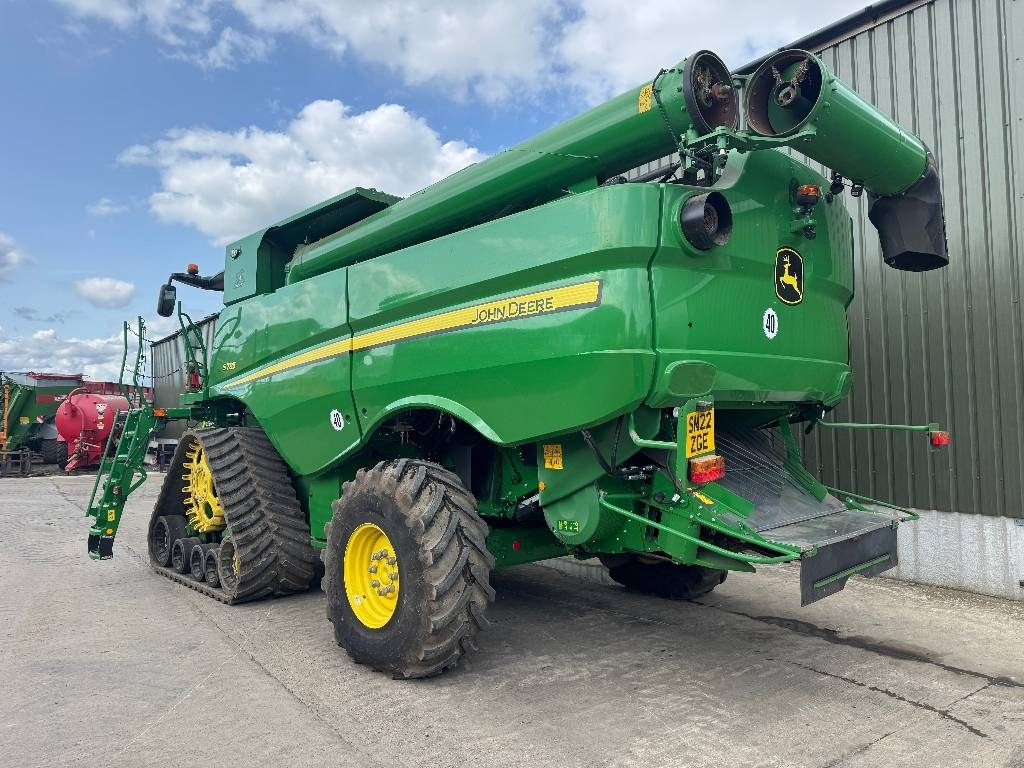 John Deere S785 4WD c/w 735D Header - Mähdrescher: das Bild 2 John Deere S785 4WD c/w 735D Header - Mähdrescher: das Bild 2