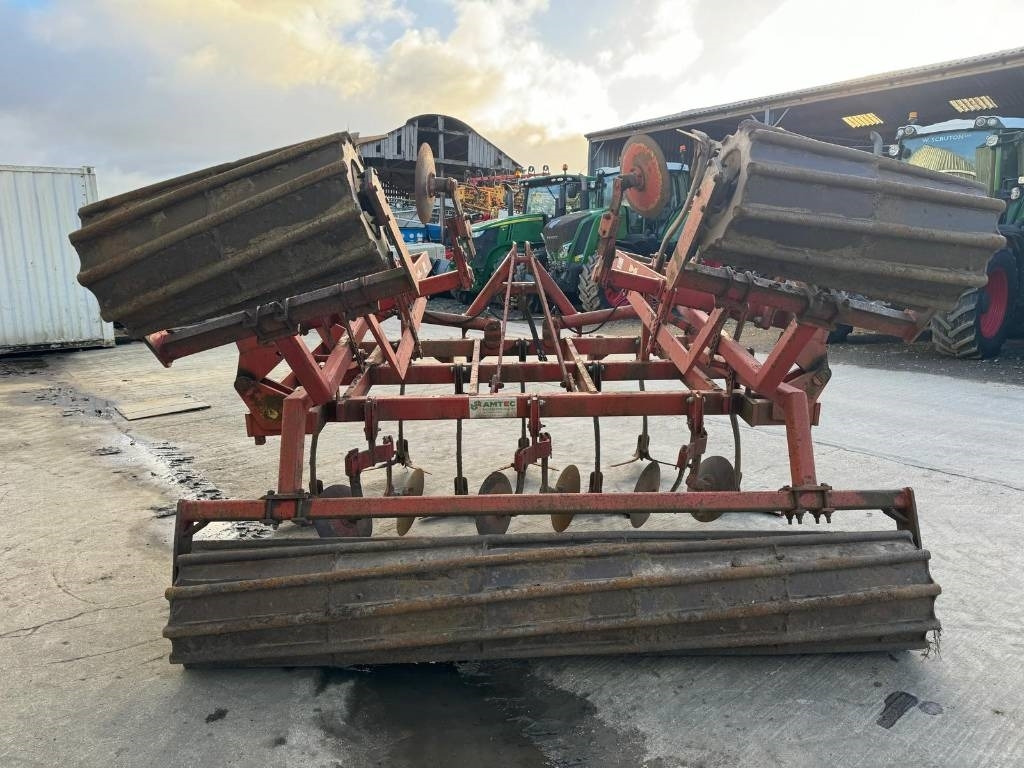 Knoche 4.5 Meter Folding Cultivator - Grubber: das Bild 4 Knoche 4.5 Meter Folding Cultivator - Grubber: das Bild 4