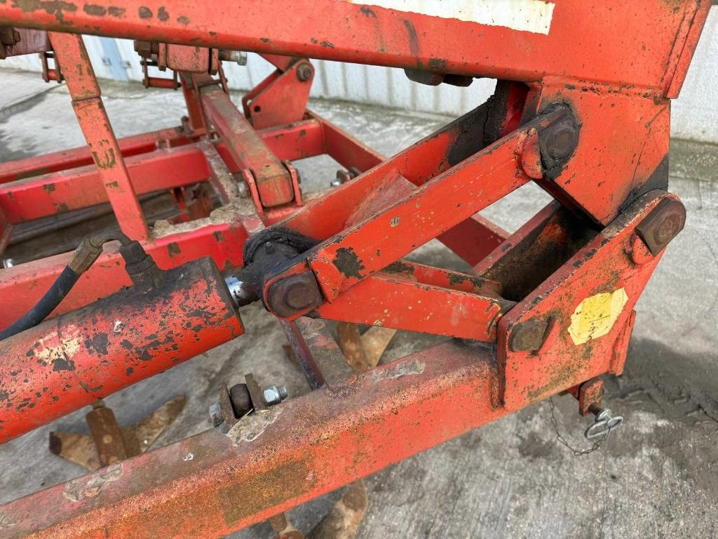 Knoche 4.5 Meter Folding Cultivator - Grubber: das Bild 5 Knoche 4.5 Meter Folding Cultivator - Grubber: das Bild 5