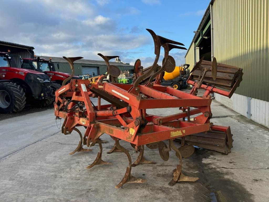 Knoche 4.5 Meter Folding Cultivator - Grubber: das Bild 2 Knoche 4.5 Meter Folding Cultivator - Grubber: das Bild 2