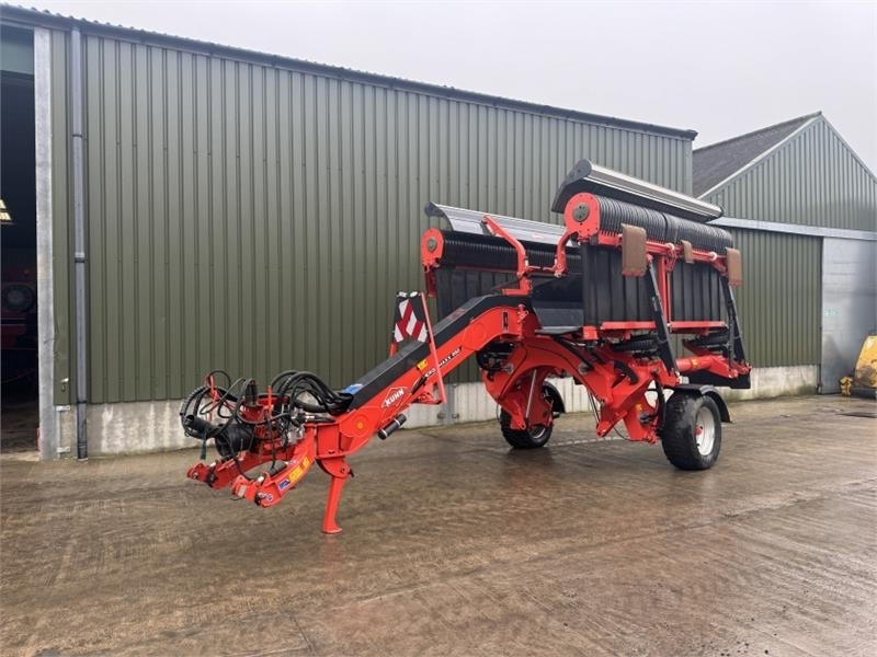 Kuhn Merge Maxx 950 Merger - Heuwender/ Wenderechen: das Bild 1 Kuhn Merge Maxx 950 Merger - Heuwender/ Wenderechen: das Bild 1
