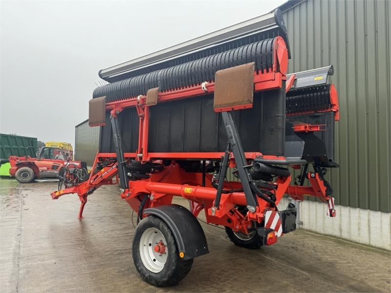 Kuhn Merge Maxx 950 Merger - Heuwender/ Wenderechen: das Bild 2 Kuhn Merge Maxx 950 Merger - Heuwender/ Wenderechen: das Bild 2
