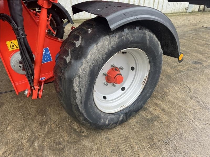 Kuhn Merge Maxx 950 Merger - Heuwender/ Wenderechen: das Bild 5 Kuhn Merge Maxx 950 Merger - Heuwender/ Wenderechen: das Bild 5
