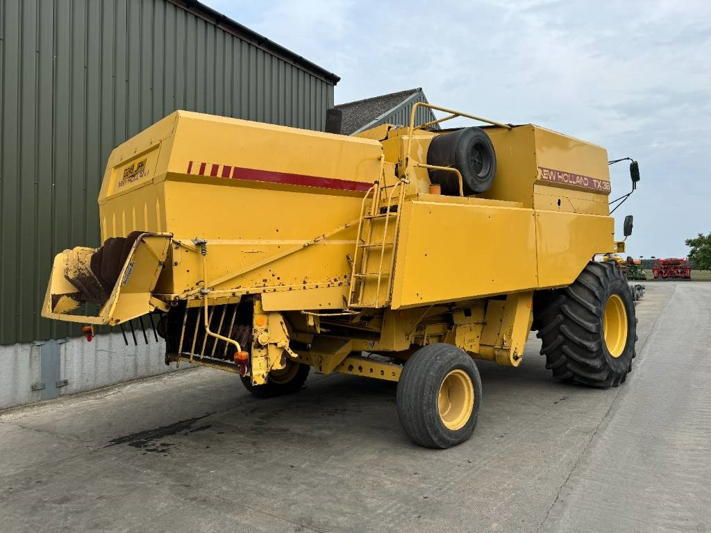 New Holland TX 36 - Mähdrescher: das Bild 2 New Holland TX 36 - Mähdrescher: das Bild 2