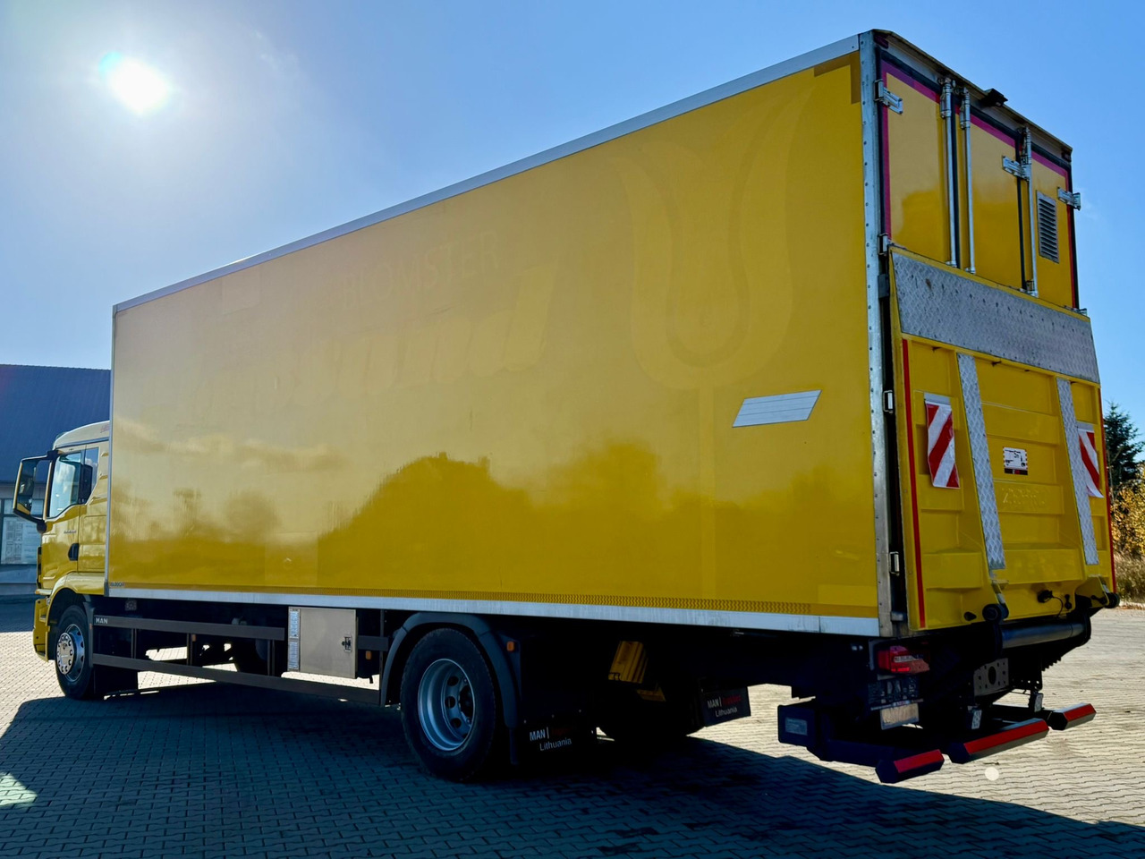 MAN 18.320 / IZOTERMA / GRZANA / WINDA / 20 EUROPALET / AUTOMAT / 170 TYŚ KM / 2021 R / SYPIALKA / CAŁY NA PODUSZKACH / SPROWADZONY / JAK NOWY - Isotherm LKW: das Bild 3 MAN 18.320 / IZOTERMA / GRZANA / WINDA / 20 EUROPALET / AUTOMAT / 170 TYŚ KM / 2021 R / SYPIALKA / CAŁY NA PODUSZKACH / SPROWADZONY / JAK NOWY - Isotherm LKW: das Bild 3