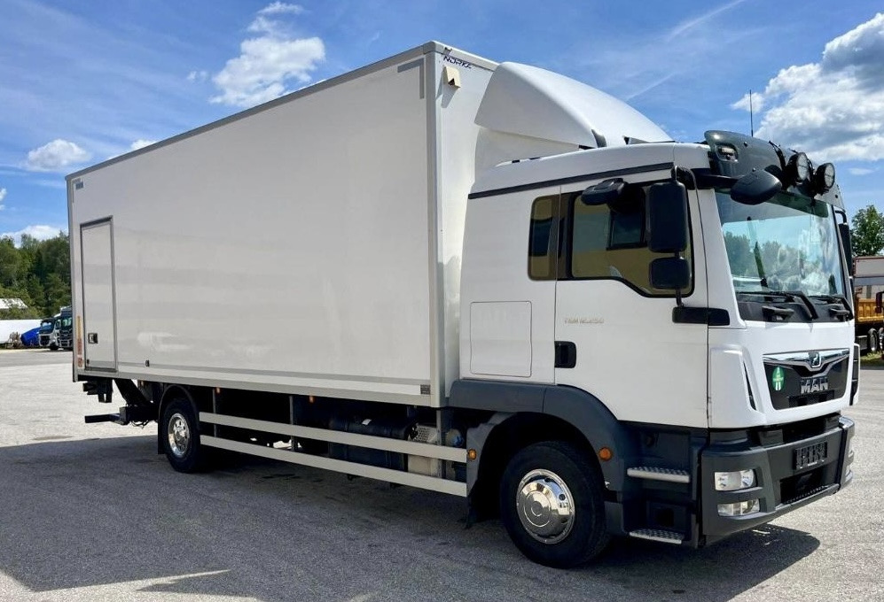 MAN TGM 12.250 / TGL / IZOTERMA / WINDA / 18 EUROPALET / SYPIALKA / AUTOMAT / 2018 ROK - Isotherm LKW: das Bild 2 MAN TGM 12.250 / TGL / IZOTERMA / WINDA / 18 EUROPALET / SYPIALKA / AUTOMAT / 2018 ROK - Isotherm LKW: das Bild 2