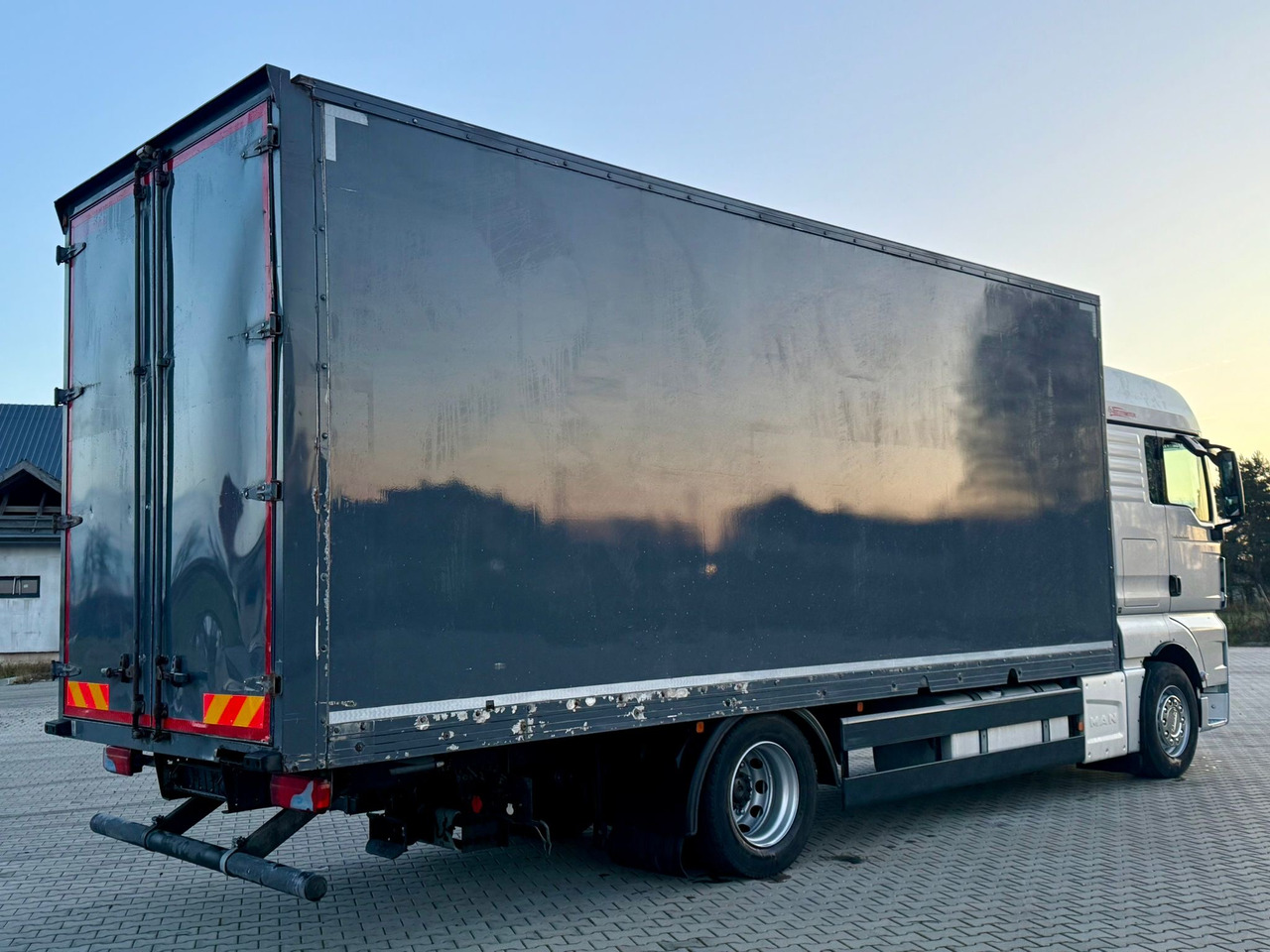 MAN TGX 18.400 / FIRANKA / KONTENER / NISKI PRZEBIEG / EURO 6 / AUTOMAT / SYPIALKA / 2016 ROK - Plane LKW: das Bild 3 MAN TGX 18.400 / FIRANKA / KONTENER / NISKI PRZEBIEG / EURO 6 / AUTOMAT / SYPIALKA / 2016 ROK - Plane LKW: das Bild 3