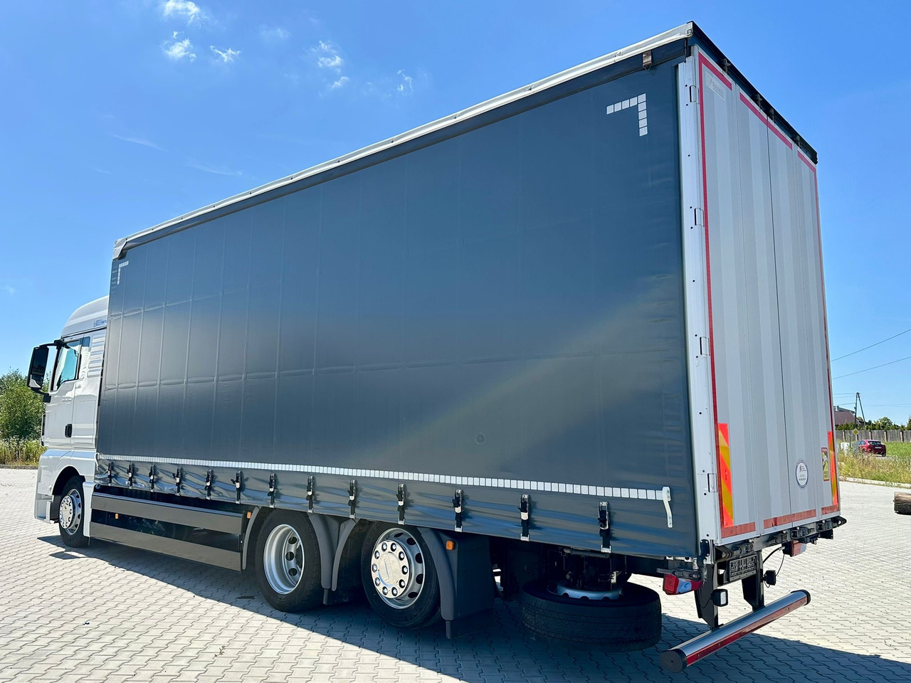 MAN TGX 26.460 / FIRANKA / 19 EUROPALET / 7.75 M / 6X2 / OŚ PODNOSZONA / AU - Plane LKW: das Bild 4 MAN TGX 26.460 / FIRANKA / 19 EUROPALET / 7.75 M / 6X2 / OŚ PODNOSZONA / AU - Plane LKW: das Bild 4