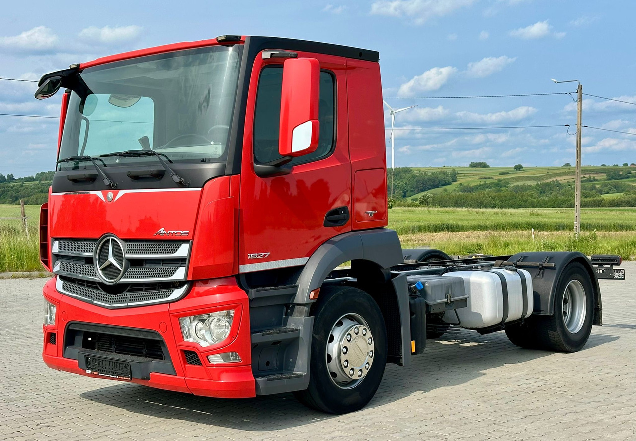 MERCEDES-BENZ ANTOS 1827 / DO ZABUDOWY / ROZSTAW OSI 3.8 M / EURO 6 / WYWROTKA / BECZKA / UTRZYMANIE DRÓG / HAKOWIEC / Z NIEMIEC - Fahrgestell LKW: das Bild 2 MERCEDES-BENZ ANTOS 1827 / DO ZABUDOWY / ROZSTAW OSI 3.8 M / EURO 6 / WYWROTKA / BECZKA / UTRZYMANIE DRÓG / HAKOWIEC / Z NIEMIEC - Fahrgestell LKW: das Bild 2