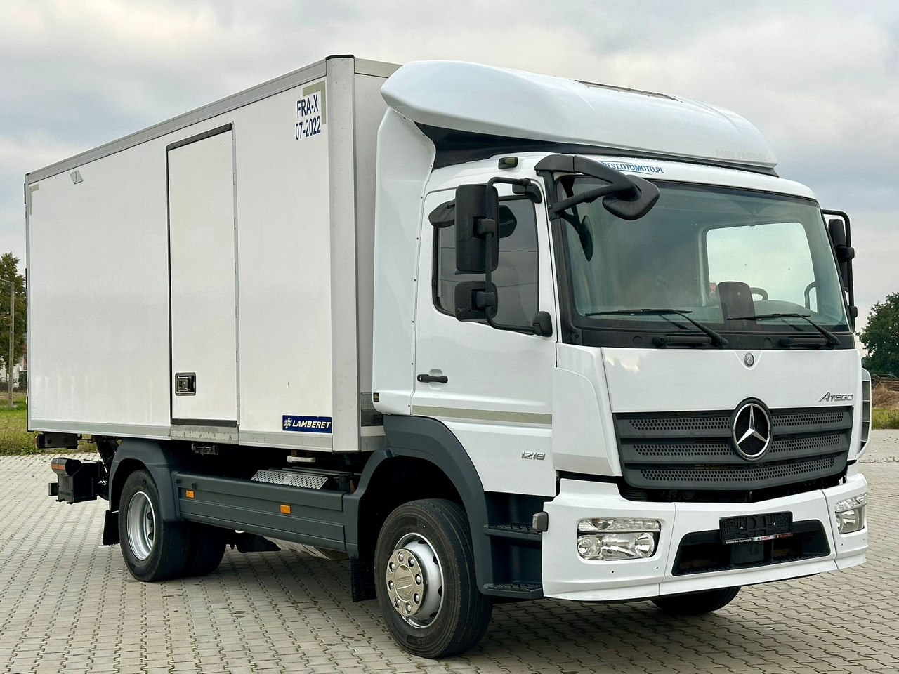 MERCEDES-BENZ ATEGO 1218 / CHŁODNIA / WINDA / 12 PALET / 5.10 M DŁUGOŚCI / AUTOMAT / LAMBERET / 5090 KG ŁADOWNOŚCI - Kühlkoffer LKW: das Bild 1 MERCEDES-BENZ ATEGO 1218 / CHŁODNIA / WINDA / 12 PALET / 5.10 M DŁUGOŚCI / AUTOMAT / LAMBERET / 5090 KG ŁADOWNOŚCI - Kühlkoffer LKW: das Bild 1