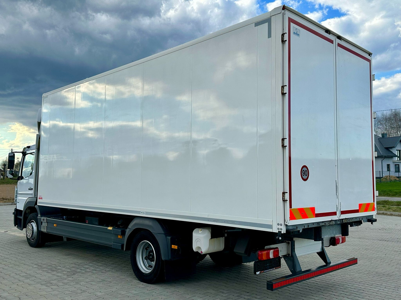 MERCEDES-BENZ ATEGO / 1221 / IZOTERMA / KONTENER / AUTOMAT / 230 TYS KM / 17 EUROPALET / 6.8 M DŁUGOŚCI / 2019 ROK - Isotherm LKW: das Bild 3 MERCEDES-BENZ ATEGO / 1221 / IZOTERMA / KONTENER / AUTOMAT / 230 TYS KM / 17 EUROPALET / 6.8 M DŁUGOŚCI / 2019 ROK - Isotherm LKW: das Bild 3