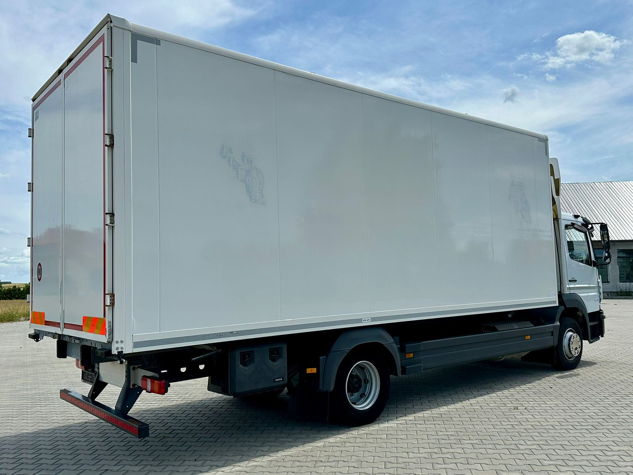 MERCEDES-BENZ ATEGO / 1221 / IZOTERMA / KONTENER / AUTOMAT / 230 TYS KM / 17 EUROPALET / 6.8 M DŁUGOŚCI / 2019 ROK - Isotherm LKW: das Bild 3 MERCEDES-BENZ ATEGO / 1221 / IZOTERMA / KONTENER / AUTOMAT / 230 TYS KM / 17 EUROPALET / 6.8 M DŁUGOŚCI / 2019 ROK - Isotherm LKW: das Bild 3