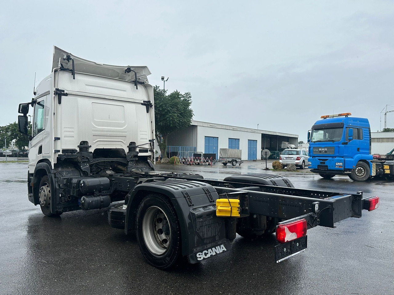 SCANIA P220 / RAMA DO ZABUDOWY / ROZSTAW OSI 3.90 M / SILNIK 6 / WYWROTKA / BECZKA / HAKOWIEC / UTRZYMANIE DRÓG / AUTOMAT / 2019 ROK / NISKI PRZEBIEG - Fahrgestell LKW: das Bild 4 SCANIA P220 / RAMA DO ZABUDOWY / ROZSTAW OSI 3.90 M / SILNIK 6 / WYWROTKA / BECZKA / HAKOWIEC / UTRZYMANIE DRÓG / AUTOMAT / 2019 ROK / NISKI PRZEBIEG - Fahrgestell LKW: das Bild 4