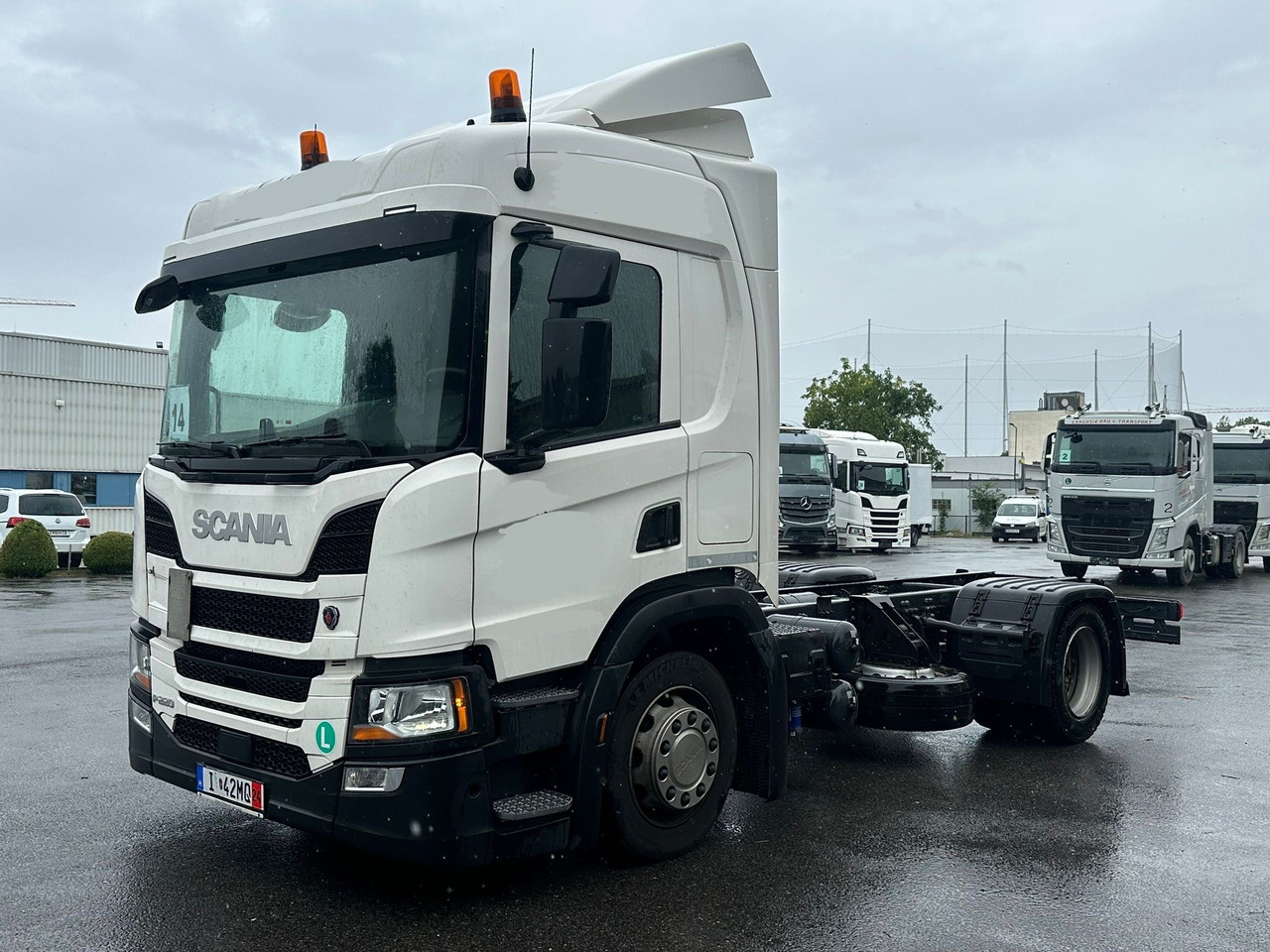 SCANIA P220 / RAMA DO ZABUDOWY / ROZSTAW OSI 3.90 M / SILNIK 6 / WYWROTKA / BECZKA / HAKOWIEC / UTRZYMANIE DRÓG / AUTOMAT / 2019 ROK / NISKI PRZEBIEG - Fahrgestell LKW: das Bild 2 SCANIA P220 / RAMA DO ZABUDOWY / ROZSTAW OSI 3.90 M / SILNIK 6 / WYWROTKA / BECZKA / HAKOWIEC / UTRZYMANIE DRÓG / AUTOMAT / 2019 ROK / NISKI PRZEBIEG - Fahrgestell LKW: das Bild 2
