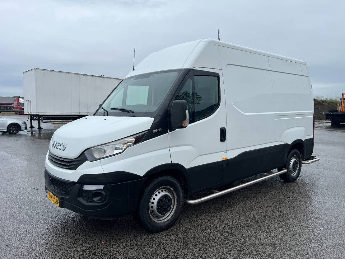 Iveco Daily 35S12 Euro 6, AUT - Kastenwagen: das Bild 1 Iveco Daily 35S12 Euro 6, AUT - Kastenwagen: das Bild 1