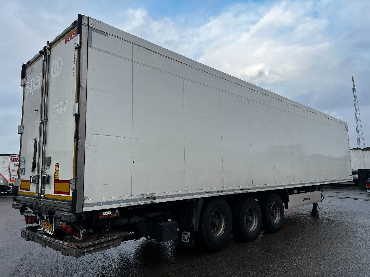 Krone SD met Carrier Vector 1550 en dhollandia laadklep - Kühlkoffer Auflieger: das Bild 3 Krone SD met Carrier Vector 1550 en dhollandia laadklep - Kühlkoffer Auflieger: das Bild 3