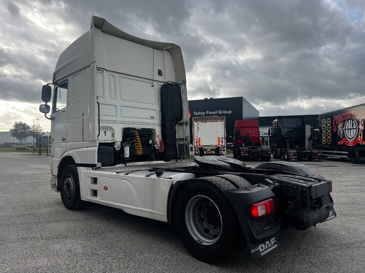 DAF XF 460 SSC, Retarder, Full spoiler - Sattelzugmaschine: das Bild 4 DAF XF 460 SSC, Retarder, Full spoiler - Sattelzugmaschine: das Bild 4