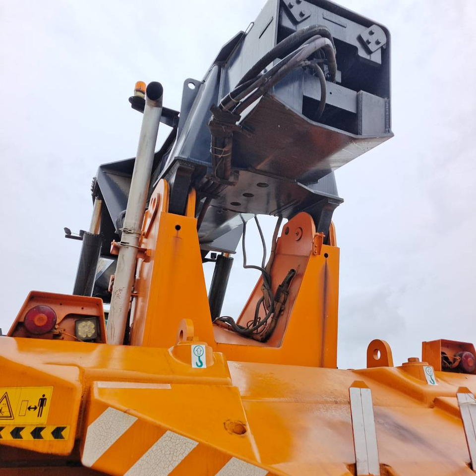 Ferrari 278 - Reach stacker: das Bild 5 Ferrari 278 - Reach stacker: das Bild 5