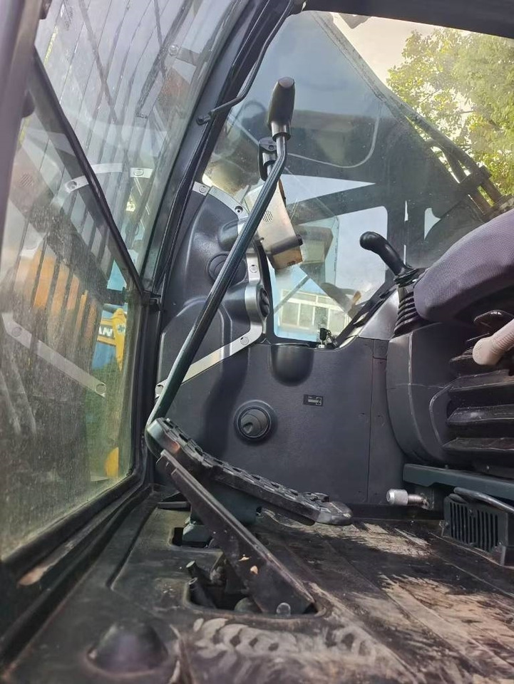 Kettenbagger Hyundai 305 LC-9S: das Bild 6