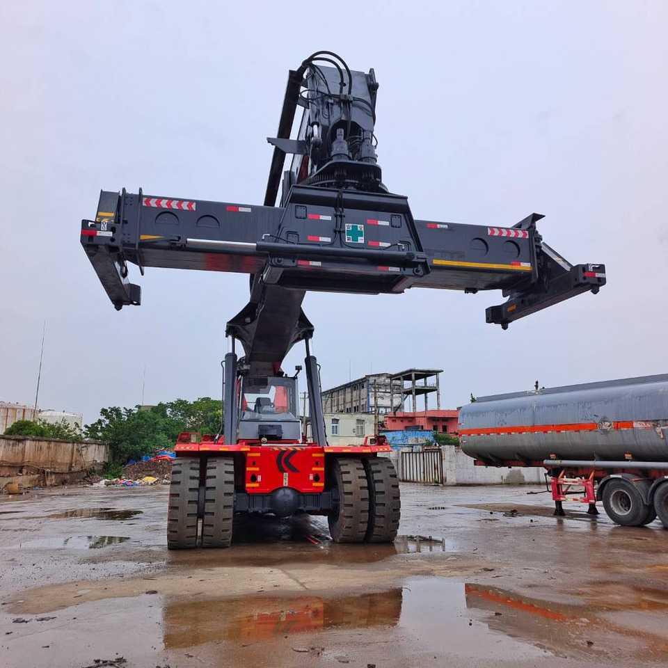 Kalmar DRF 450 - Reach stacker: das Bild 2 Kalmar DRF 450 - Reach stacker: das Bild 2