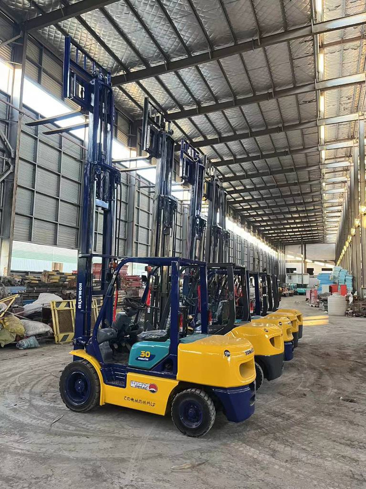 Komatsu FD 30 T-17 - Dieselstapler: das Bild 1 Komatsu FD 30 T-17 - Dieselstapler: das Bild 1
