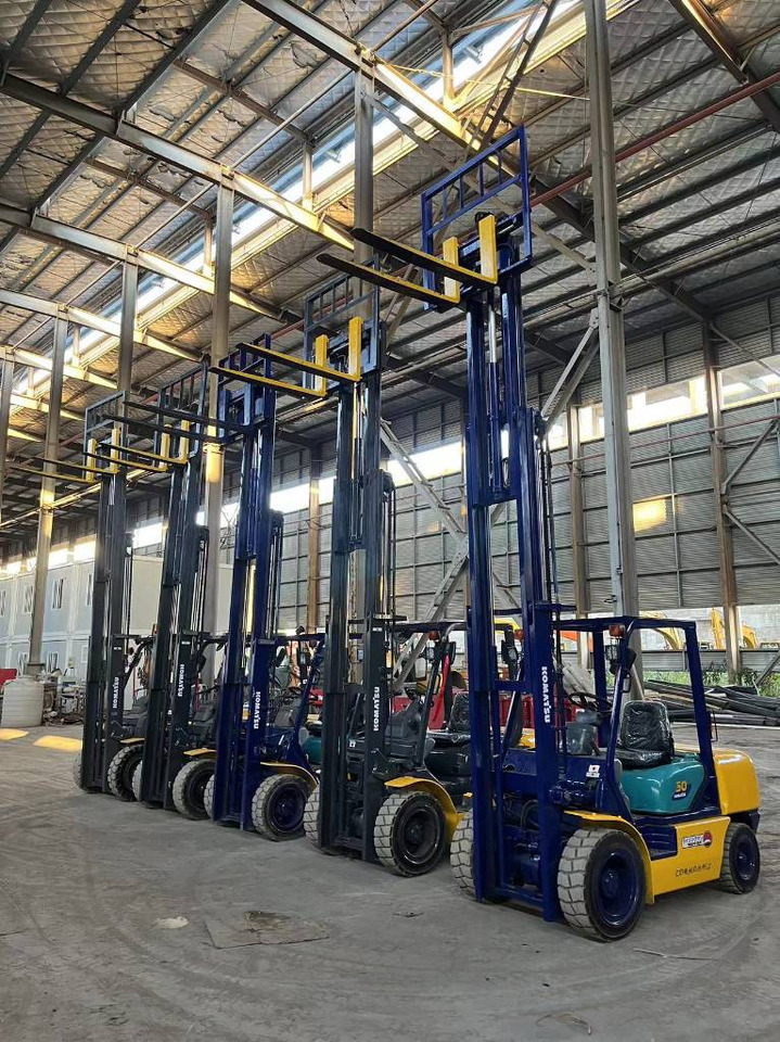 Komatsu FD 30 T-17 - Dieselstapler: das Bild 4 Komatsu FD 30 T-17 - Dieselstapler: das Bild 4